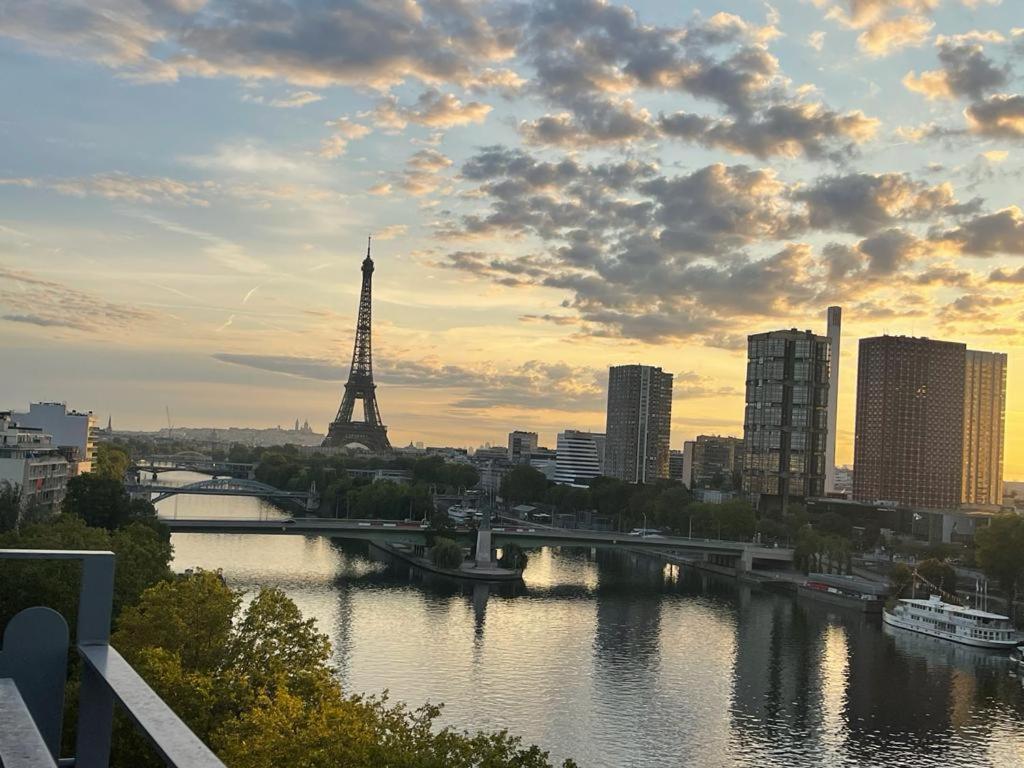 Appartement Vue Tour Eiffel Paris 16 Eme Exterior photo